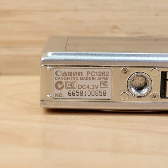 Canon PowerShot SD770 IS Digital Camera Silver 10MP 3x Optical Zoom - Picture 10 of 10
